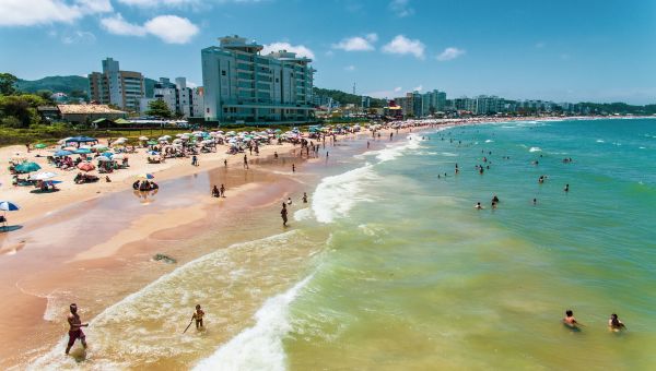 Praia Brava de Itajaí é ideal para morar, veranear e lucrar com imóveis