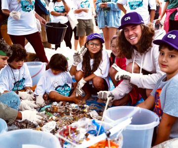 Sucesso da Ação Brava Limpa com Vitor Kley e centenas de voluntários para limpar a Praia Brava